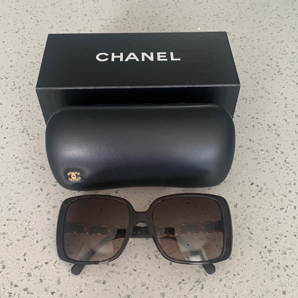 CHANEL Sunglasses